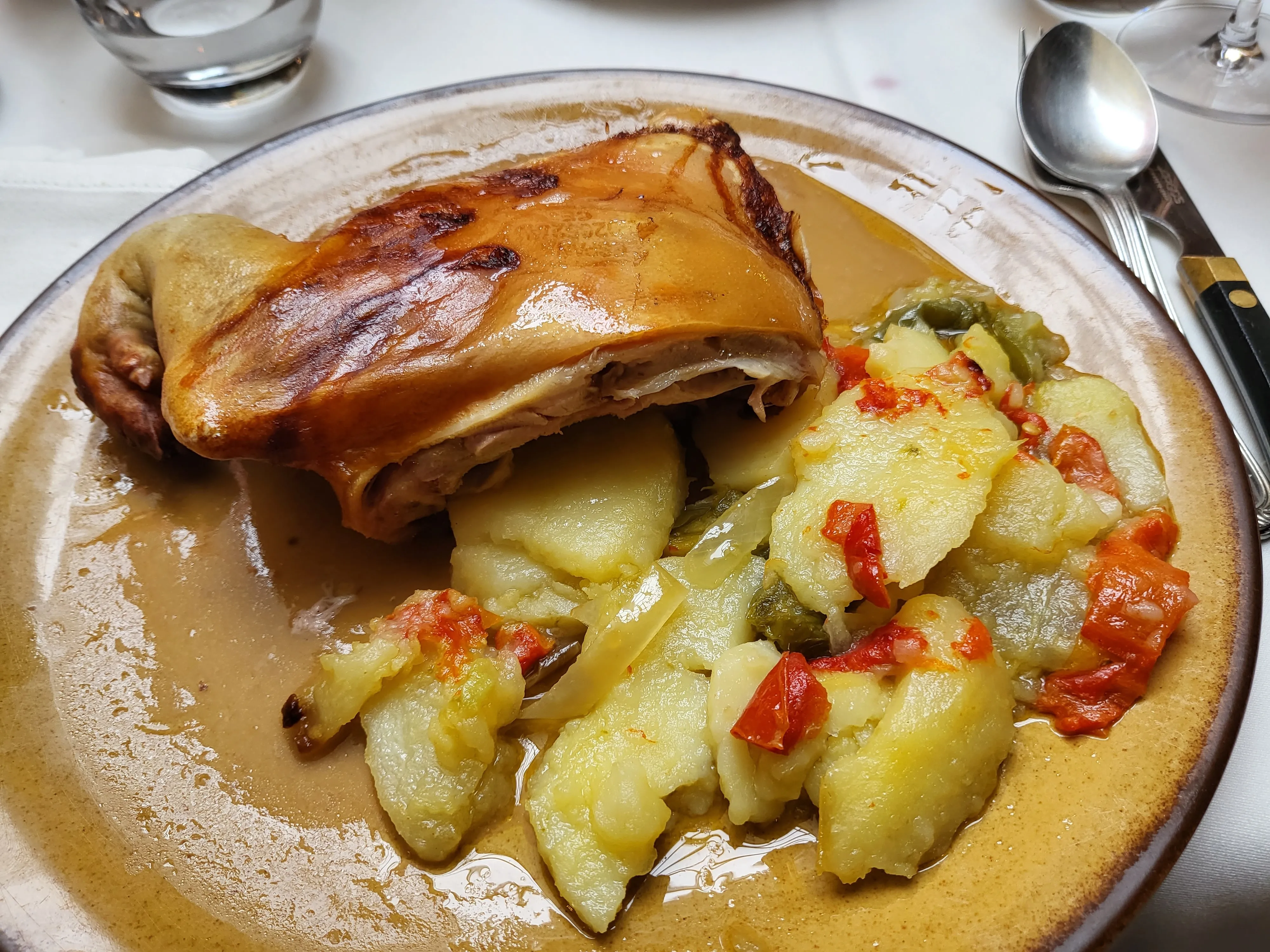 Cochinillo Asado: Tradición Española en Casa - Vista 2